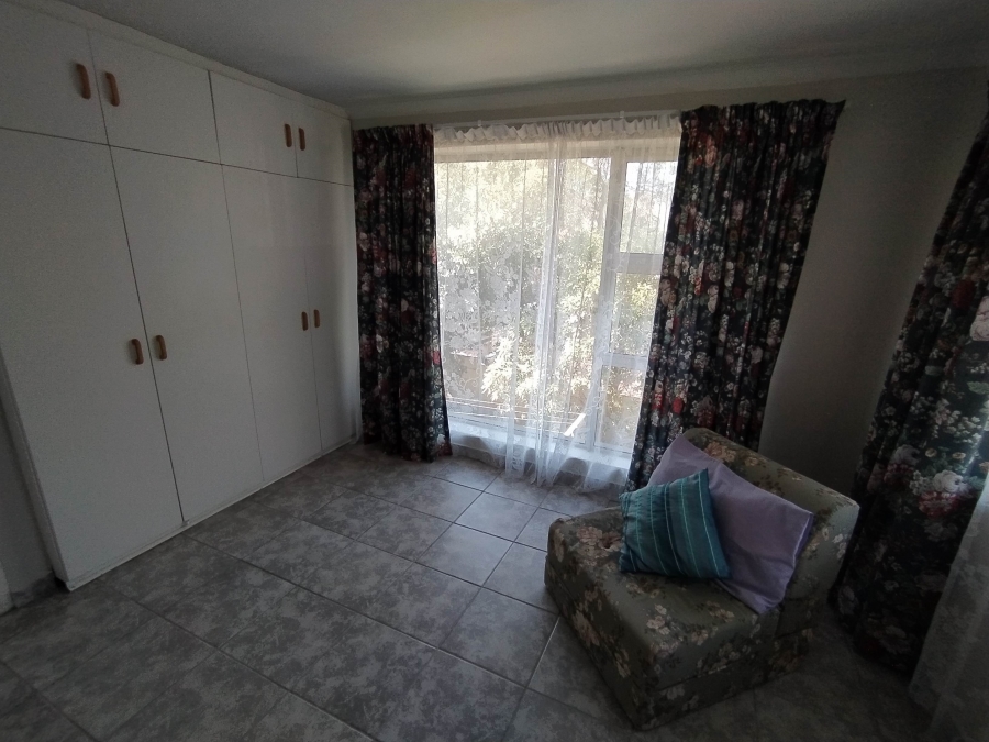 6 Bedroom Property for Sale in De Kelders Western Cape